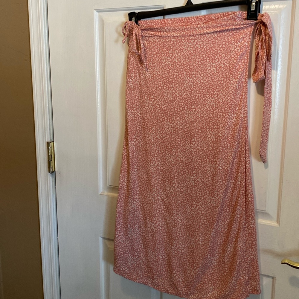Urban Romantics wrap skirt. Floral pink. Size: Small